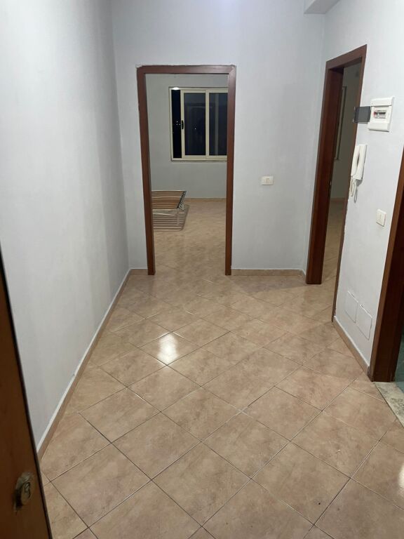 Jepet  me qera apartament  1+1 në Yzberisht