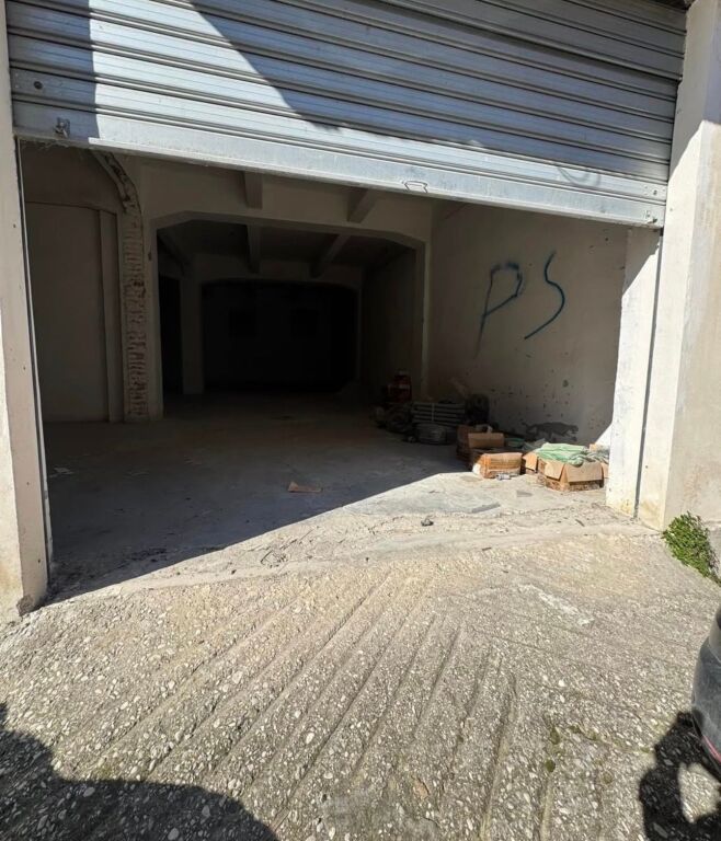 Kapanon Shitje Prane Cobos Vlore