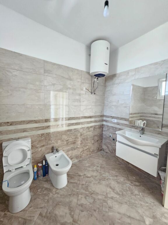 JEPET ME QERA SUPER APARTAMENT 2+1 NE ISH KËNETË DURRËS