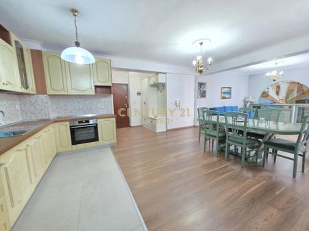 APARTAMENT 2+1+2 PER QIRA NE ISH BLLOK