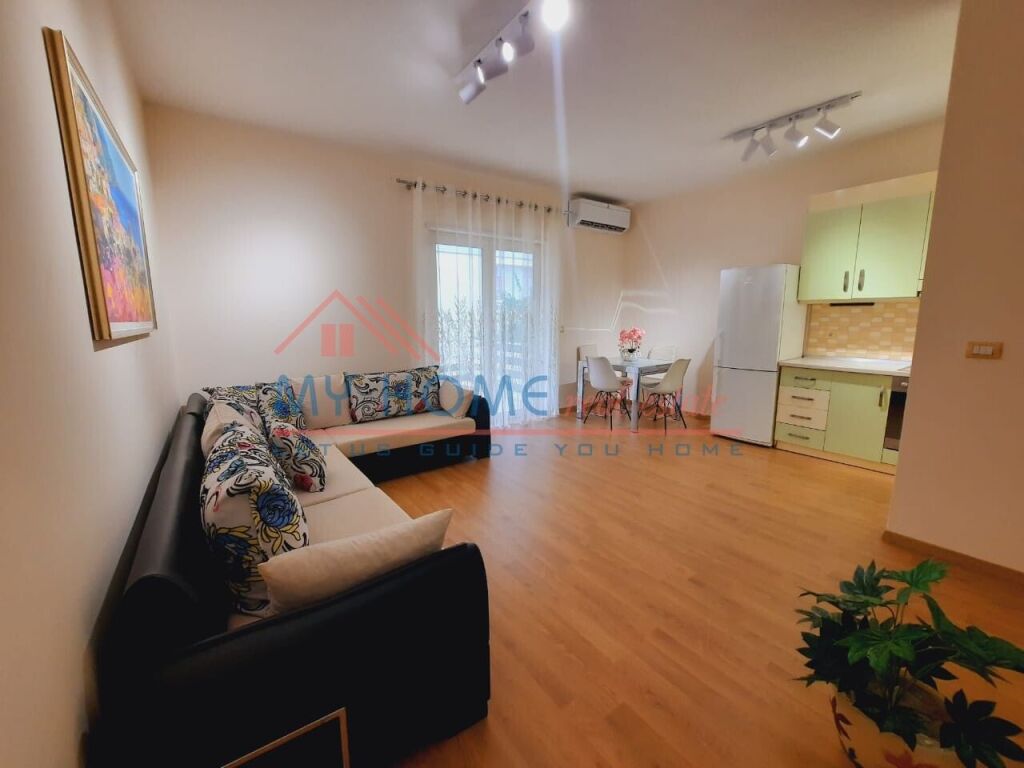 Apartment 2+1+parking space for rent at the Zoological Garden in Tirana