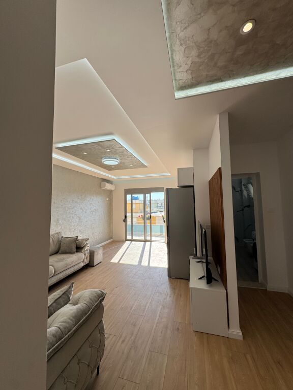 Vendesi Appartamento 2+1 Lungomare Vlore