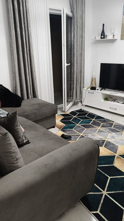Shitet Apartament 1+1 ne Golem/ 200m2 larg detit