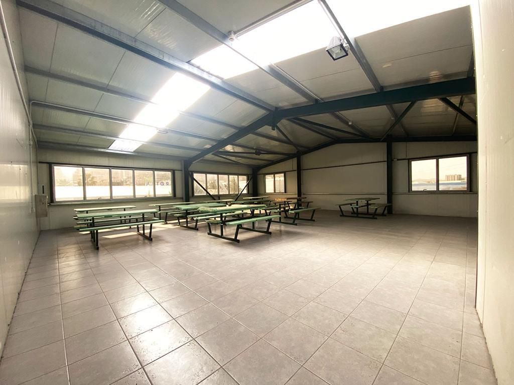 Shitet magazinë industriale premium në autostradën Durrës–Tiranë 🚛