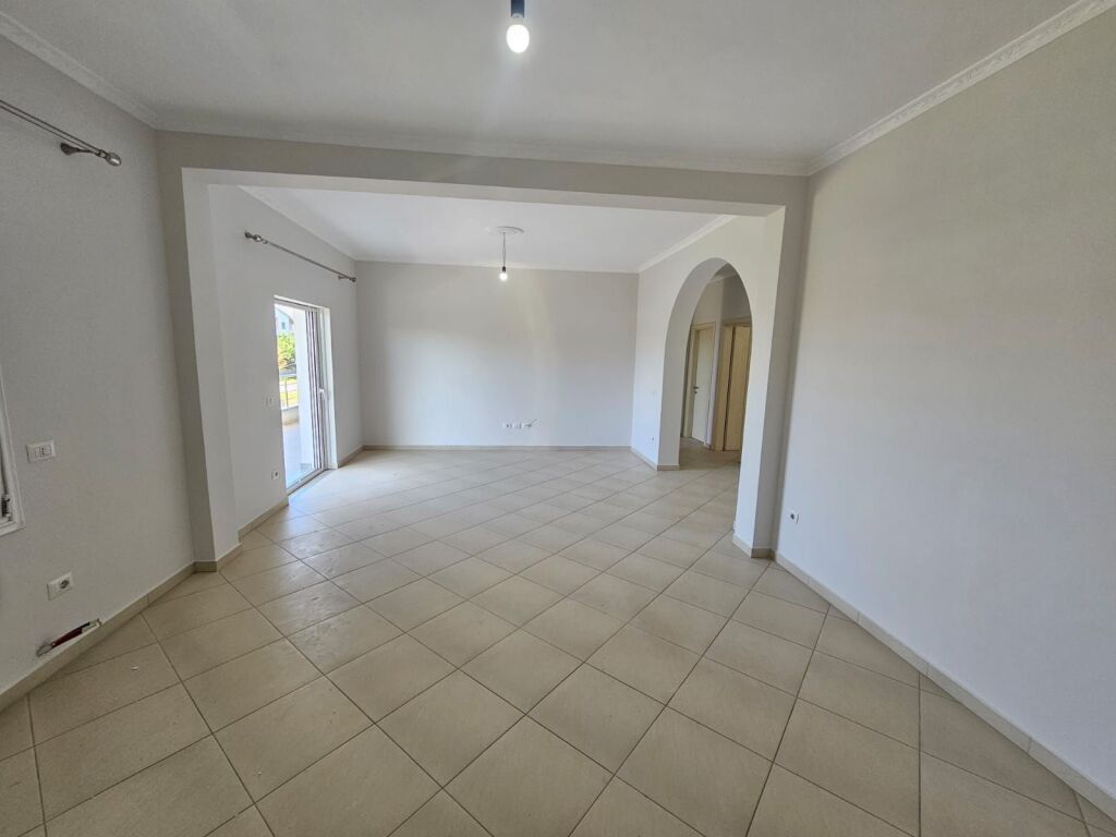 JEPET ME QERA SUPER APARTAMENT 2+1 NE ISH KËNETË DURRËS