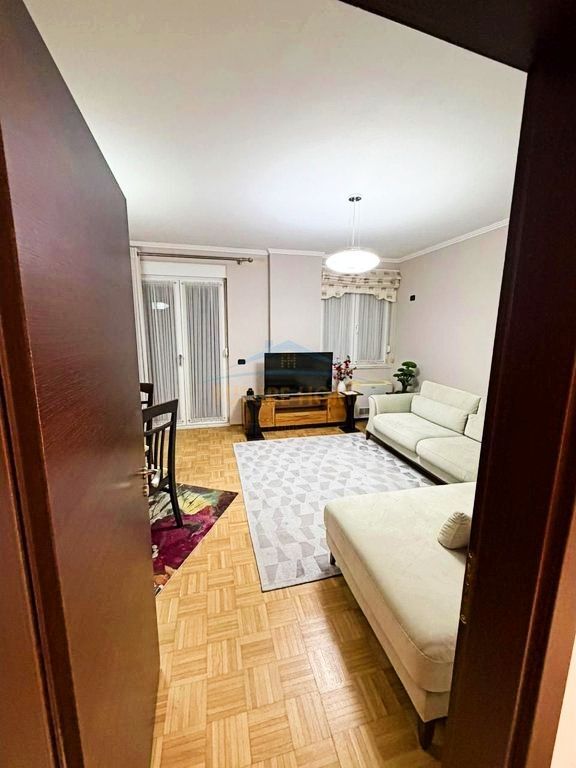 Qera , Apartament 2+1 , Sheshi Willson , Tirane