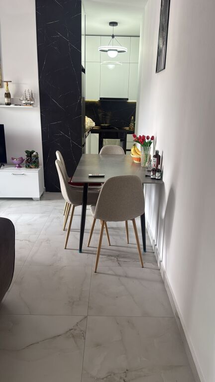 Shitet Apartament 1+1 ne Golem/ 200m2 larg detit