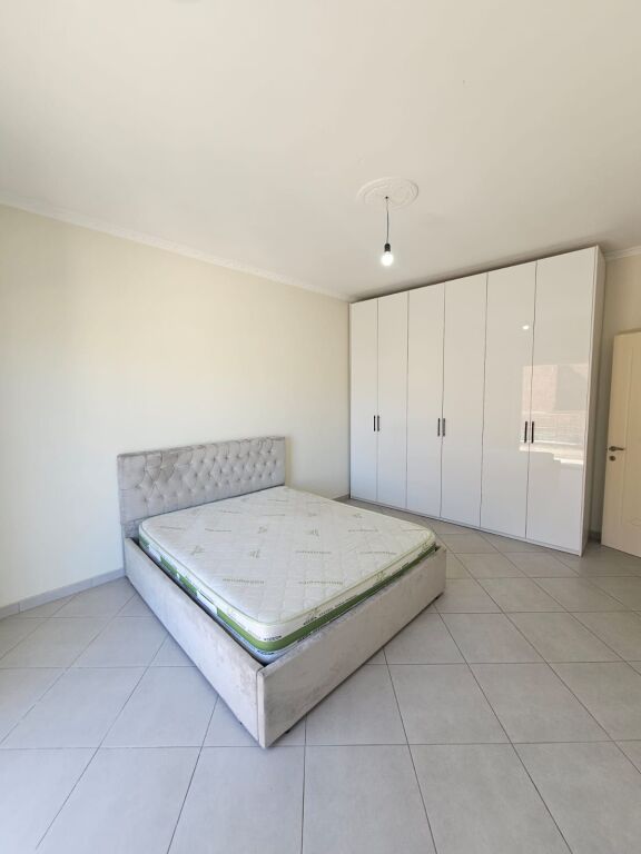 JEPET ME QERA SUPER APARTAMENT 2+1 I MOBILUAR  NE ISH KËNETË DURRËS