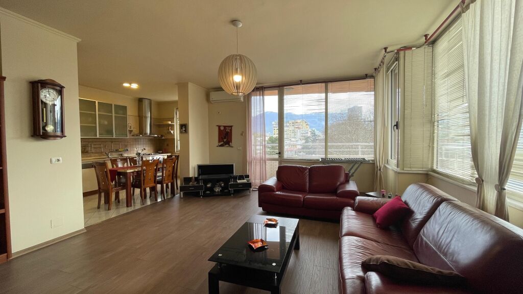 Myslym Shyri prane Drejtorise se Policis jepet me qera apartament 2+1+2,i mobiluar 85,000Leke