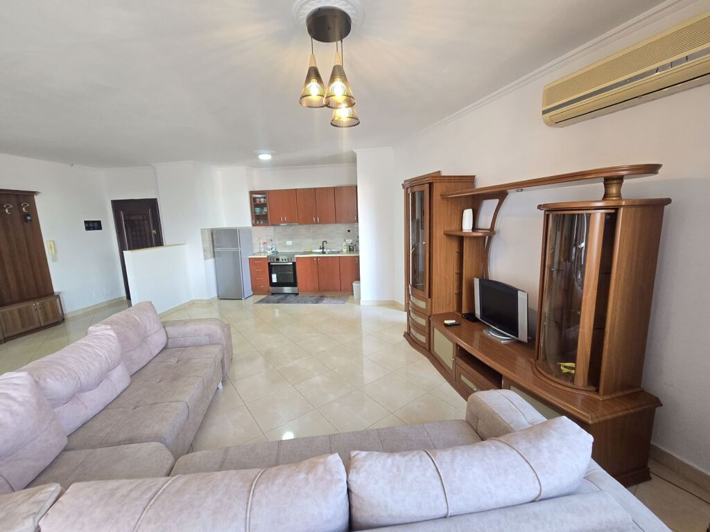 Jepet me qera apartament 2+1 ne Qender
