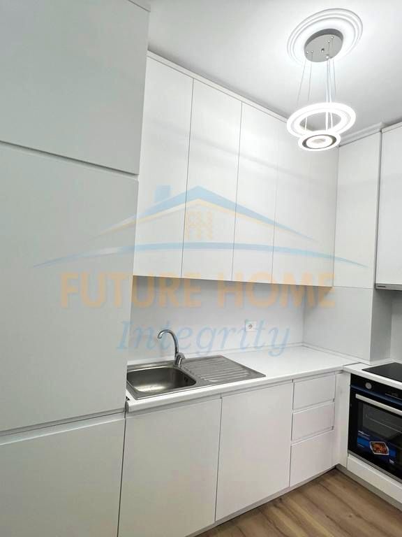 Affitto, Appartamento 1+1, Via Fortuzi, Tirana.