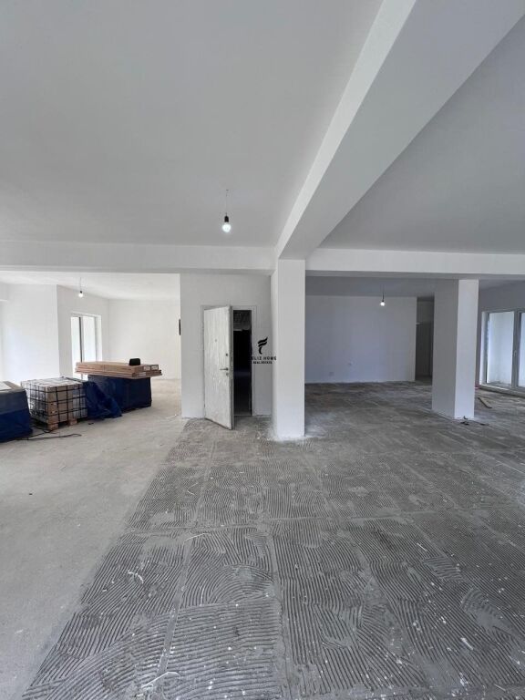 NEGOZIO IN AFFITTO 220 M2 ALI DEMI 300.000 LEKE FH-73194