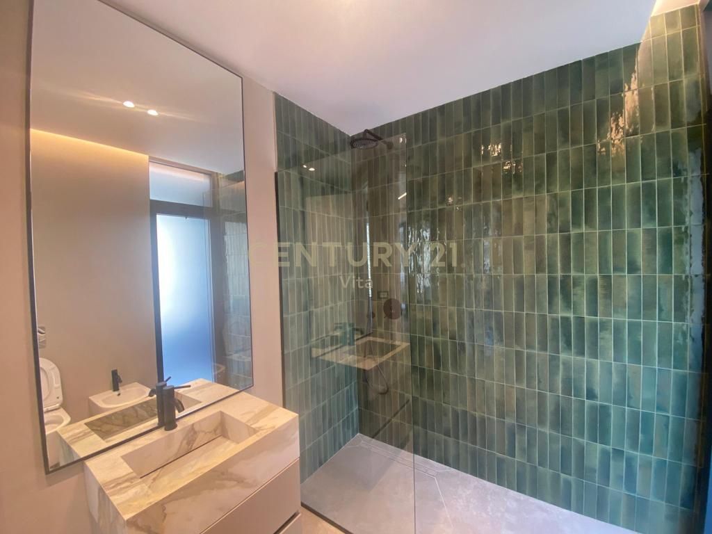 SHITET APARTAMENT 2+1+2 + POST ME PAMJE DETI TEK RESIDENCA "WHITE HILL"!!430,000 €  Sip. Totale  138m2  Sip. e brendshme  122m2  Dhomat e