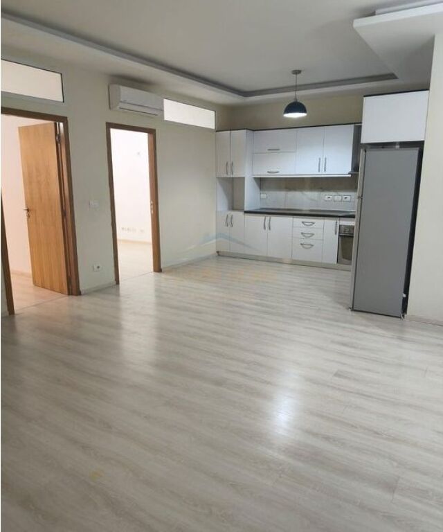 Vendesi in vendita, Appartamento 2+1, Via 5 Maji, Tirana