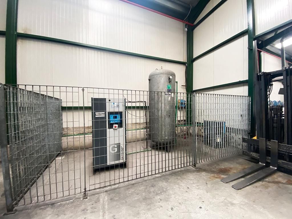 Shitet magazinë industriale premium në autostradën Durrës–Tiranë 🚛