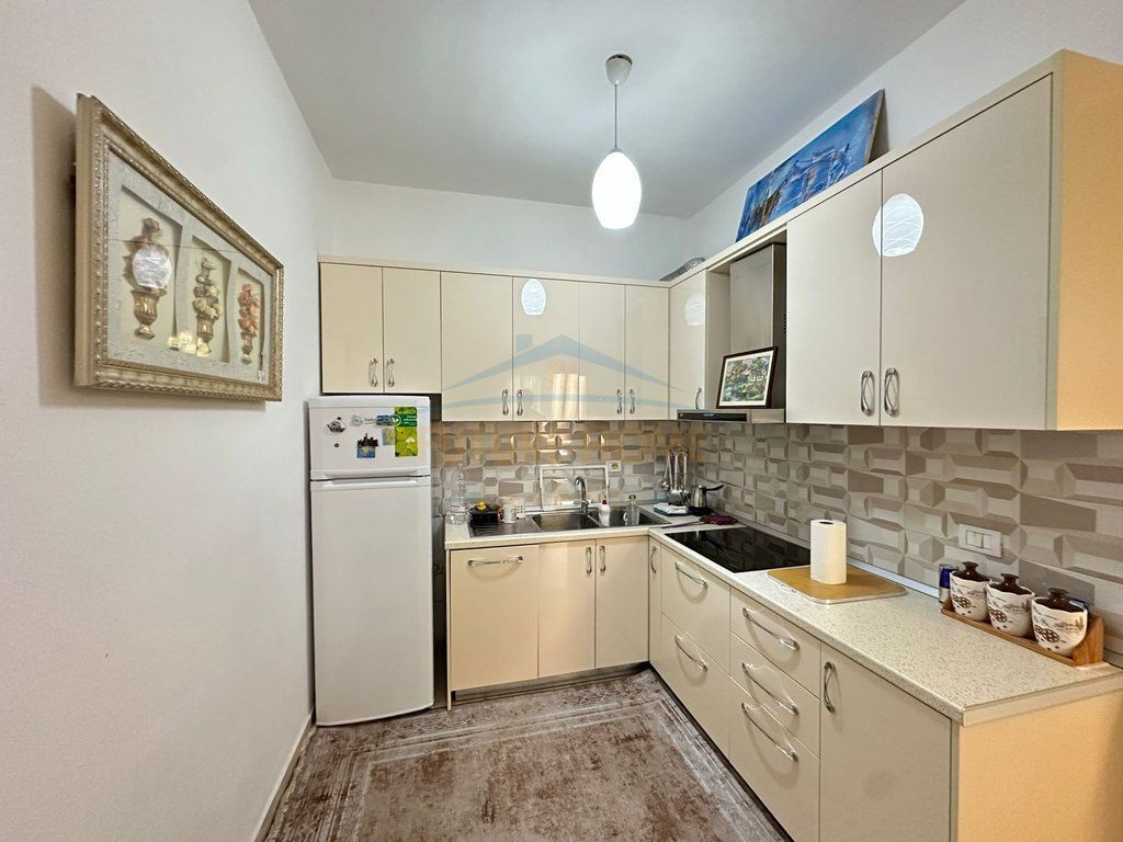 Shitet apartament 2+1 Fresk Tirane