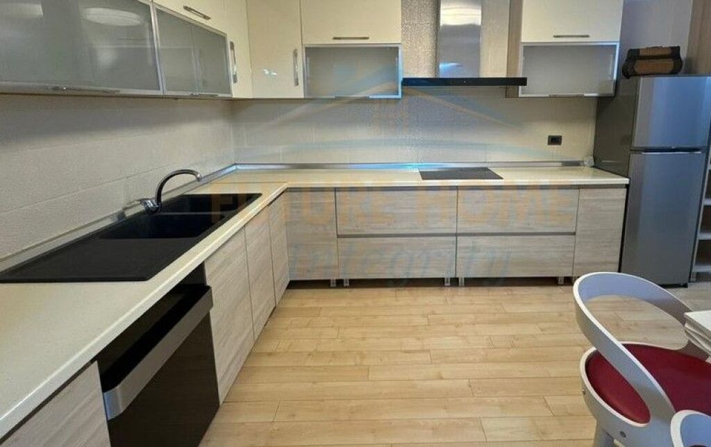 Shitet, Apartament 2+1, Shkolla e Baletit, Tiranë.