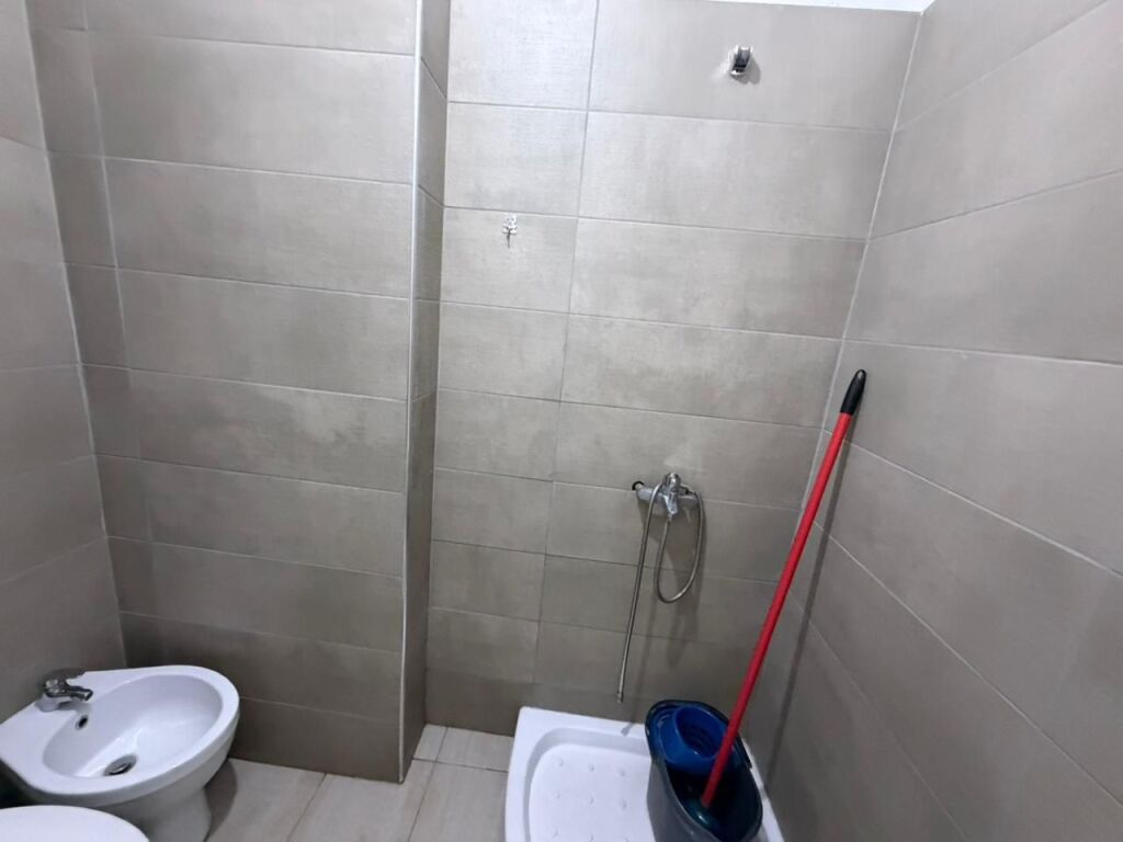 🏡 Jepet me qira apartament 3+1+2 📍 Tek 5 Maji💶 Çmimi: 700 Euro / muaj (i diskutueshëm)
