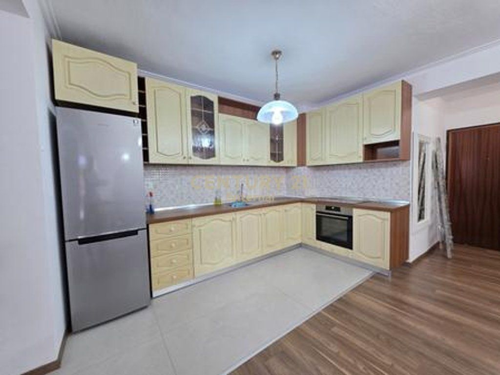 APARTAMENT 2+1+2 PER QIRA NE ISH BLLOK