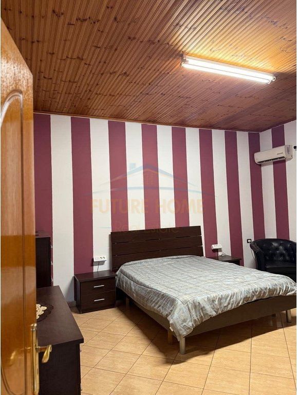 Affitto, 3° piano di una villa, Mezez