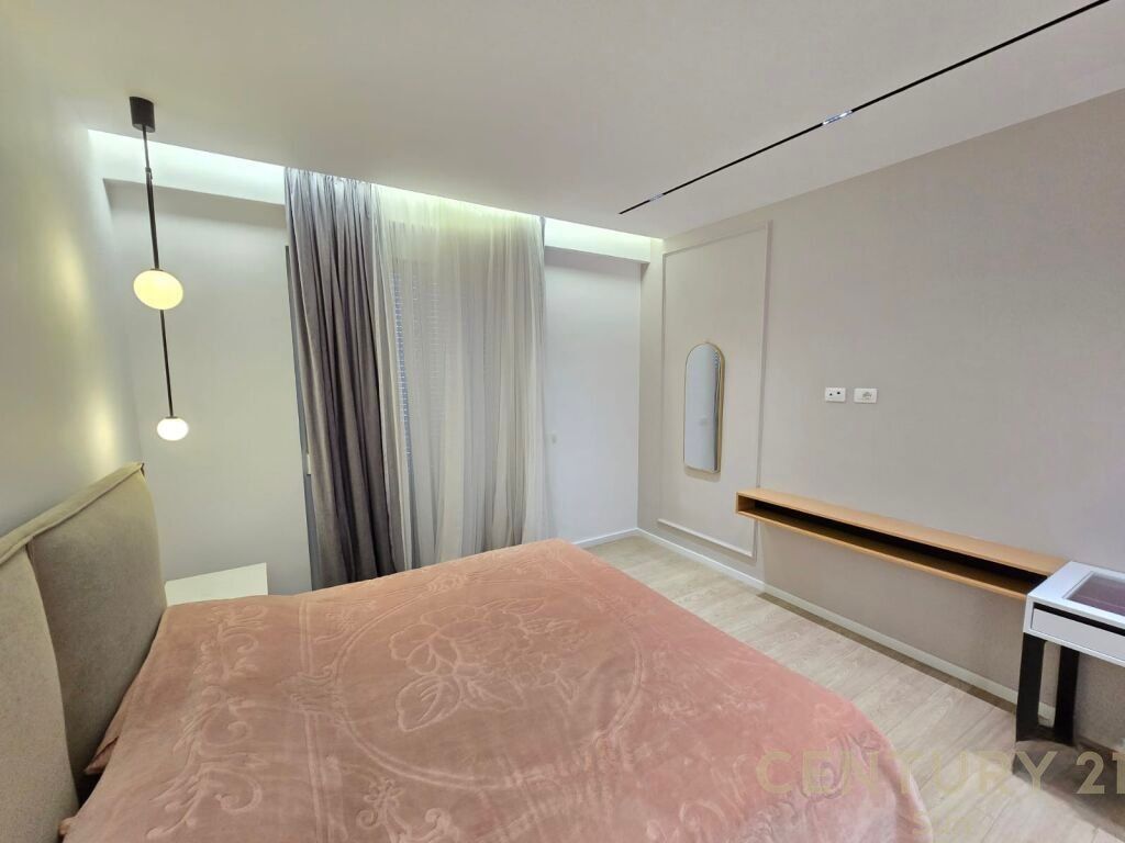 Apartament luksoz 2+1+2 Poste Parkimi me qira tek Liqeni i Thate