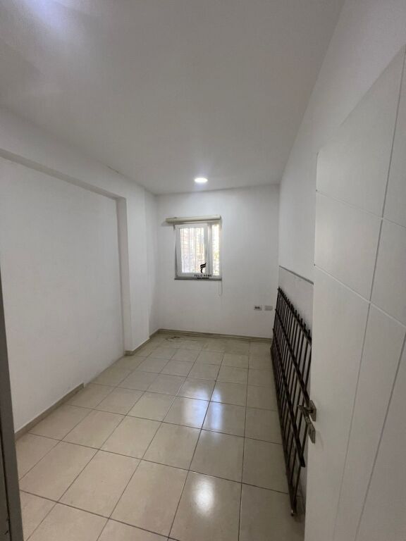 OFFICE FOR RENT 90 M2 KAVAJËS STREET 80,000 LEKE FH-73243