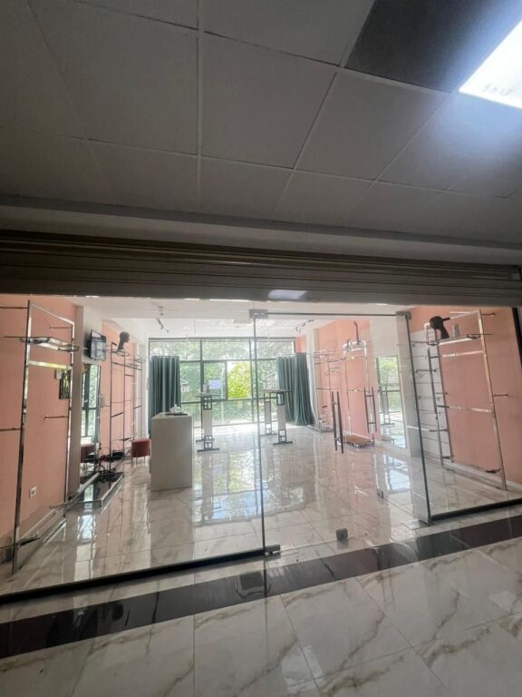 JEPET ME QERA AMBIENT BIZNESI PRANE POSTES SHQIPTARE, DURRES