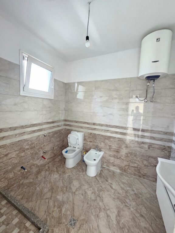 JEPET ME QERA SUPER APARTAMENT 2+1 NE ISH KËNETË DURRËS