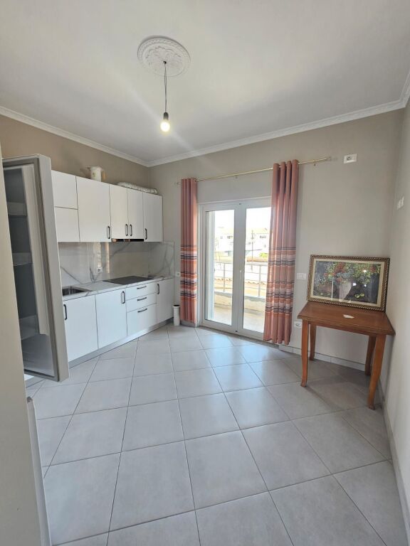 JEPET ME QERA SUPER APARTAMENT 2+1 I MOBILUAR  NE ISH KËNETË DURRËS