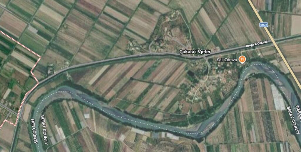 Shitet 2 Shtepi private në Cukas i Vjetër, Lushnje