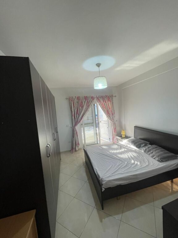 Shitet , Apartament 2+1 Pas Grand Gallery, Tiranë.