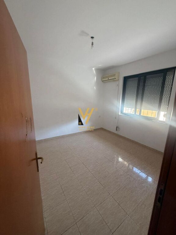 BUSINESS PREMISES FOR RENT 70 M2 ON BARDHYL STREET 60,000 LEKE