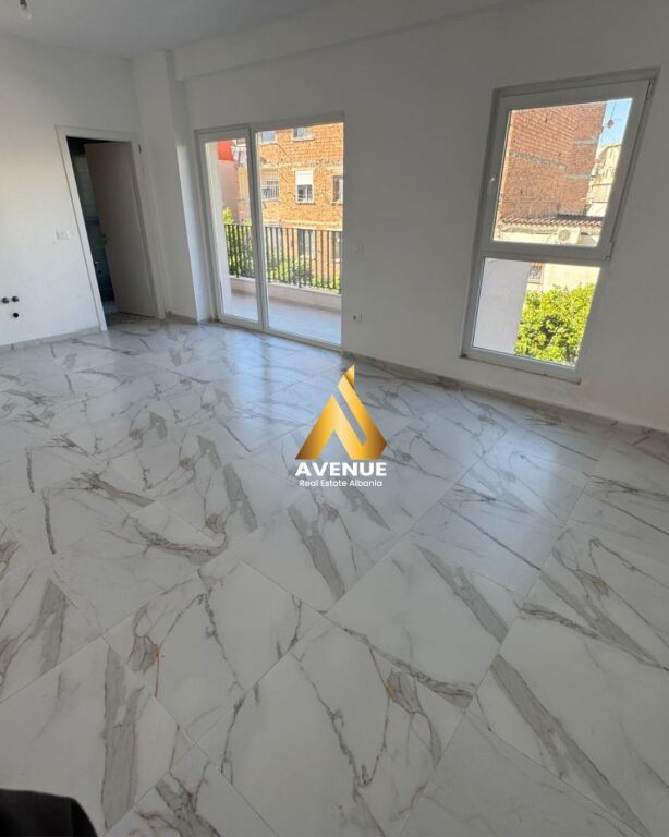 APARTAMENT ME QERA – Tek Rruga Dritan Hoxha, pranë Universiteti Mesdhetar i Shqipërisë, Laprake, Tirane