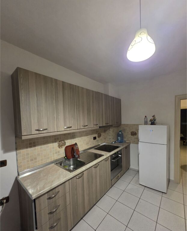 🏡 Appartamento 1+1 in affitto a Xhamllik – 40.000 Lek/mese