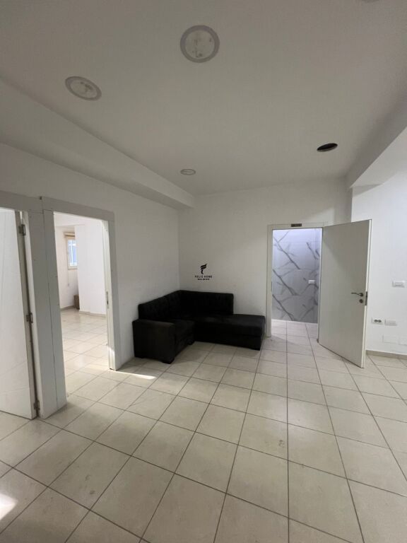 OFFICE FOR RENT 90 M2 KAVAJËS STREET 80,000 LEKE FH-73243