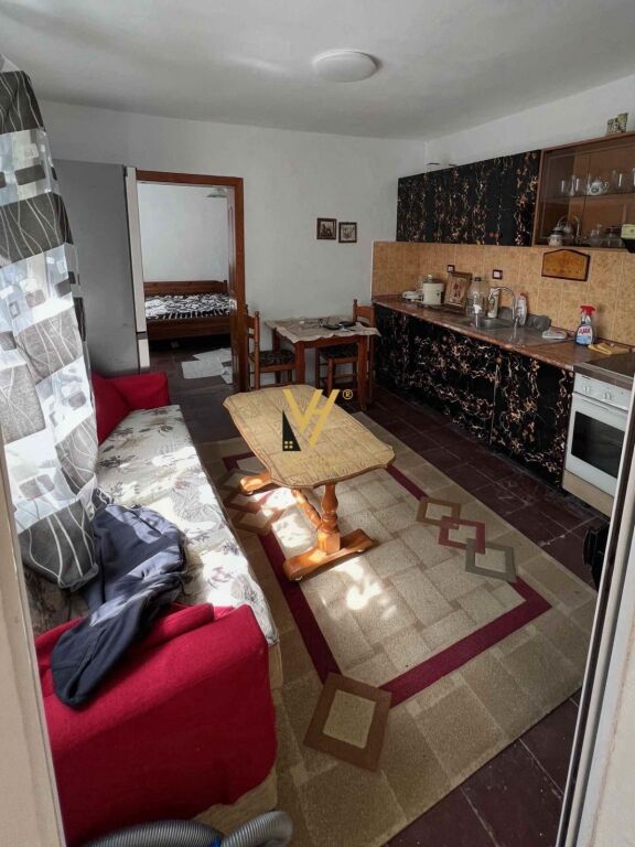 JEPET SHTEPI PRIVATE 2+1 ME QIRA TE JORDAN MISJA 400 EURO