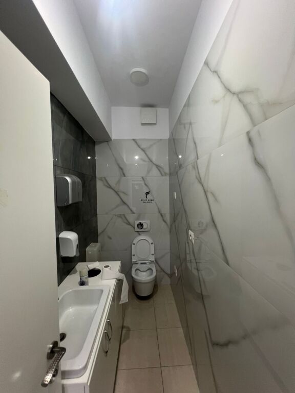 OFFICE FOR RENT 90 M2 KAVAJËS STREET 80,000 LEKE FH-73243