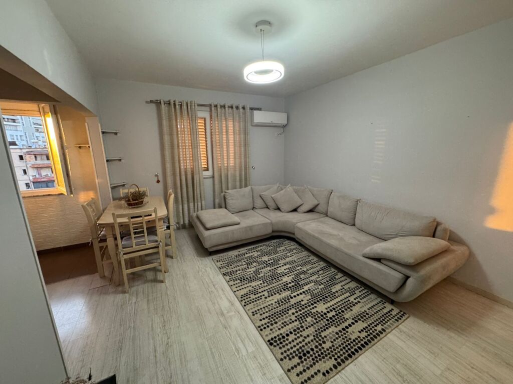 apartament 1+1 me qira tek Materniteti i Ri
