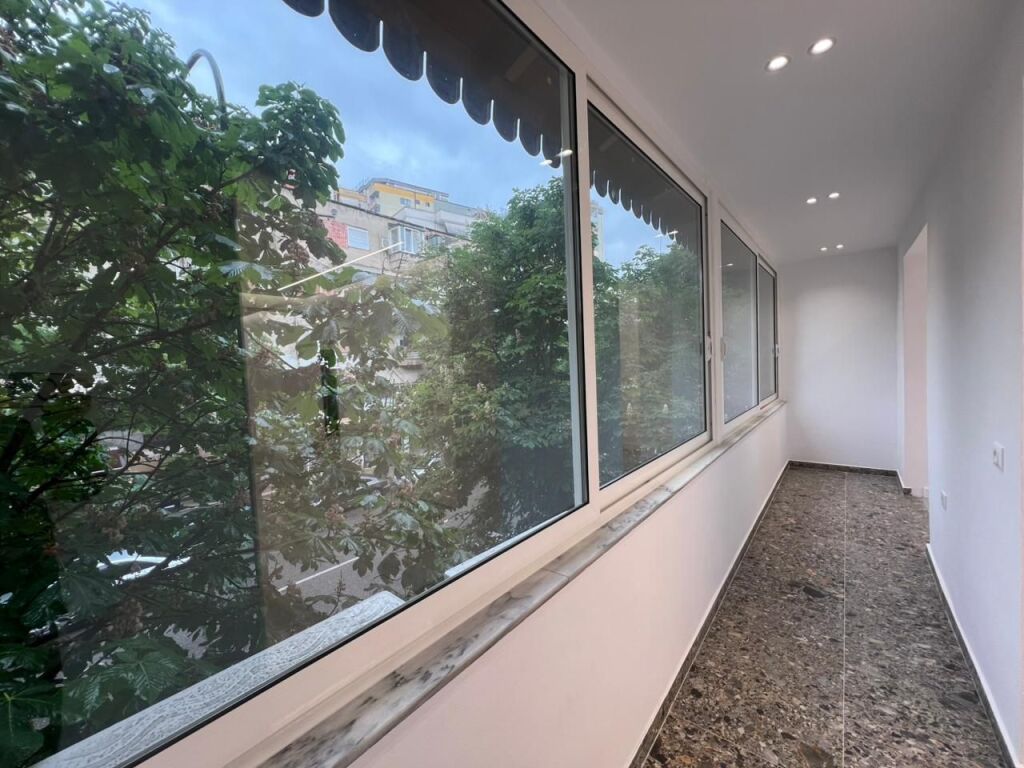 🏘️ In Affitto: Ufficio Luxury 80m² - 2° Piano (Centro - Rruga e Barrikadave) 🔥 Ideale per la tua attività | Super opportunità ✨️ 1000€ Netti/Mese 💶💶