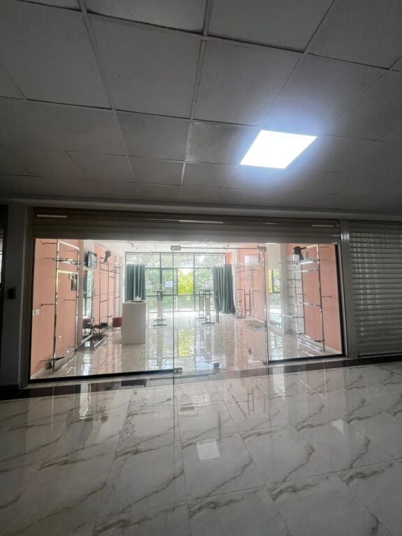 JEPET ME QERA AMBIENT BIZNESI PRANE POSTES SHQIPTARE, DURRES