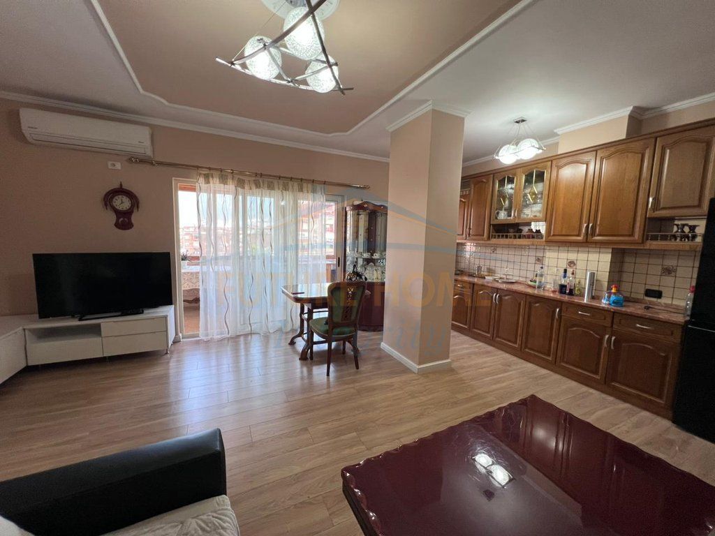 Affitto, Appartamento 2+1, Xhamllik, Tirana.