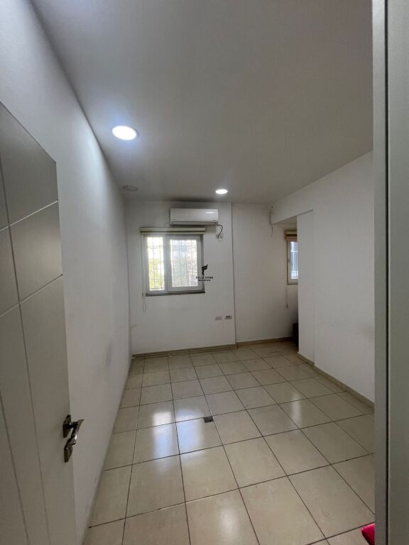 OFFICE FOR RENT 90 M2 KAVAJËS STREET 80,000 LEKE FH-73243