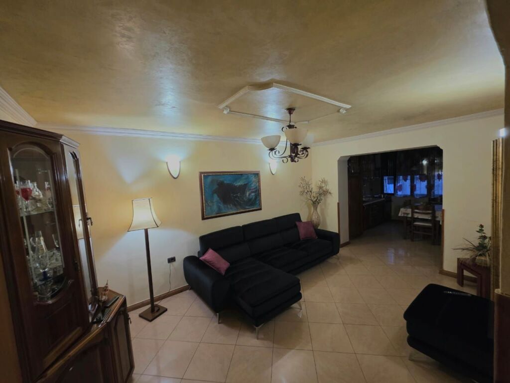Shitet apartament 3+1+2 në zonën më të kërkuar të Tiranës!
