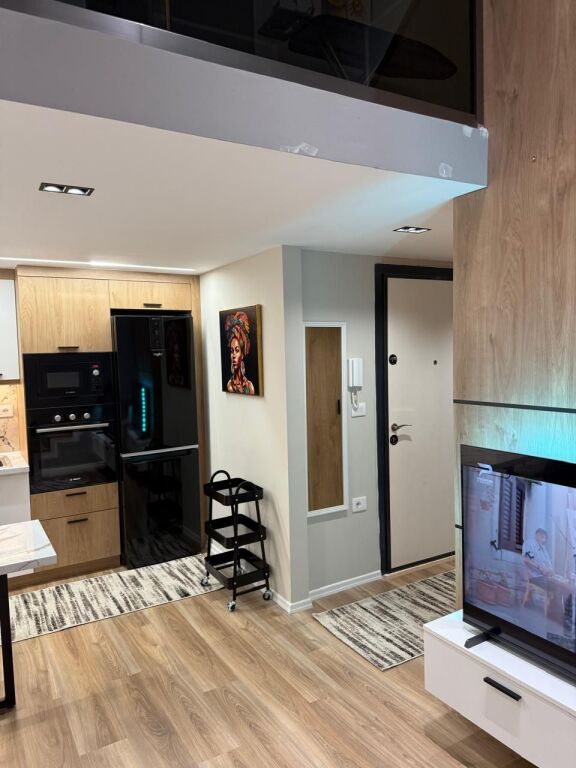 🏡 Duplex moderno in affitto 📍 Via Kavaja, di fronte American 3💶 60.000 Lek / mese