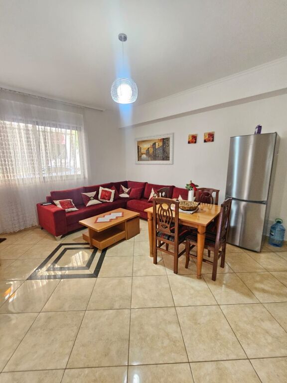 JEPET ME QERA APARTAMENT 2+1 PRANE SHKËMBIT I KAVAJËS