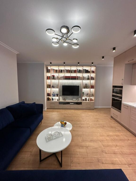 Qera,Apartament 3+1+2+Post parkimi Stacioni i Trenit,Tirana.