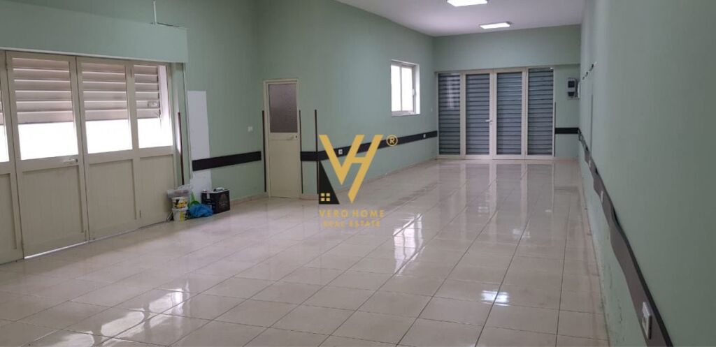 LOCALE COMMERCIALE 100 M2 IN AFFITTO IN VIA BARDHYL 100.000 LEKE