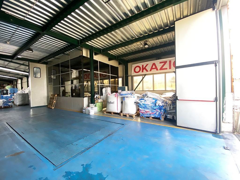 Shitet magazinë industriale premium në autostradën Durrës–Tiranë 🚛