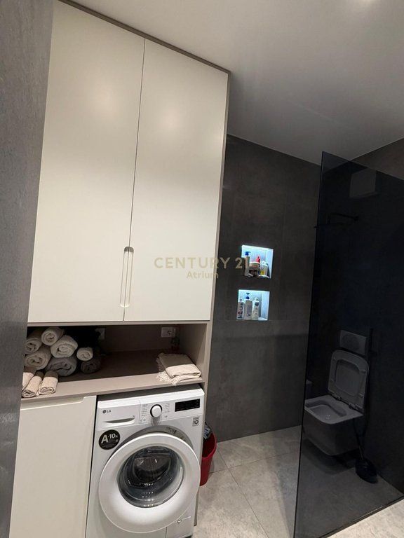 VENDIAMO APPARTAMENTO 2+1 PRESSO EMERALD CENTER