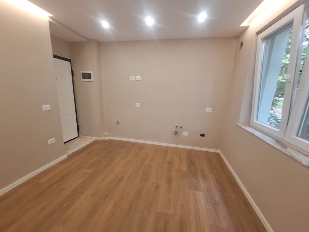 Apartament 1+1 per zyra tek Mine Peza